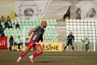 Karşıyaka, Kırşehir'i 4-0 Yendi! İshak Kurt Golleriyle Parladı