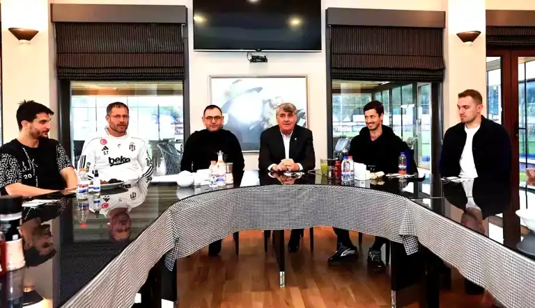 Beşiktaş Başkanı Adalı, Takımı Destekledi