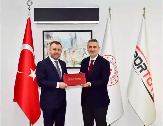 Ezine'ye 80 Milyon TL'lik Spor ve Sosyal Alan Yatırımı
