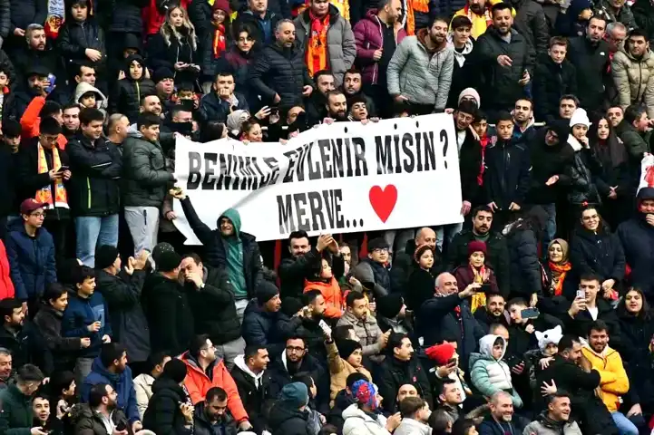 Süper Lig Maçında Evlenme Teklifi!