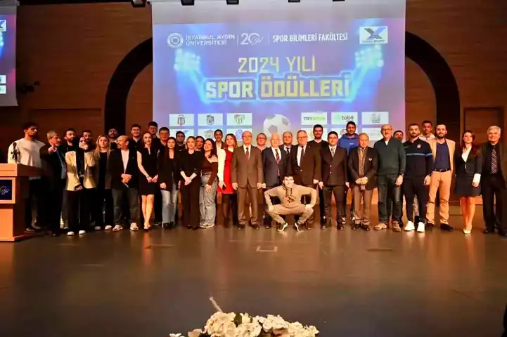 Bozbey, 'En Başarılı Belediye Başkanı' Ödülünü Kazandı