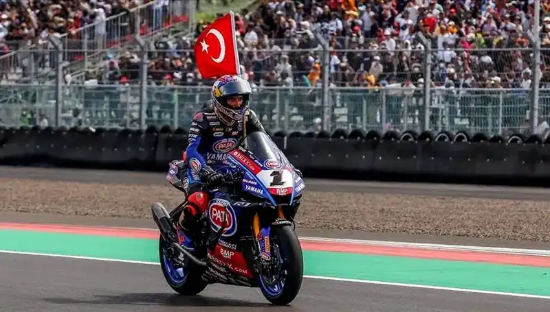 Razgatlıoğlu İtalya'da WSBK'de İkinci Oldu!